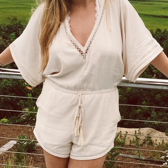 Mahina cream romper size M - Picture 10 of 10